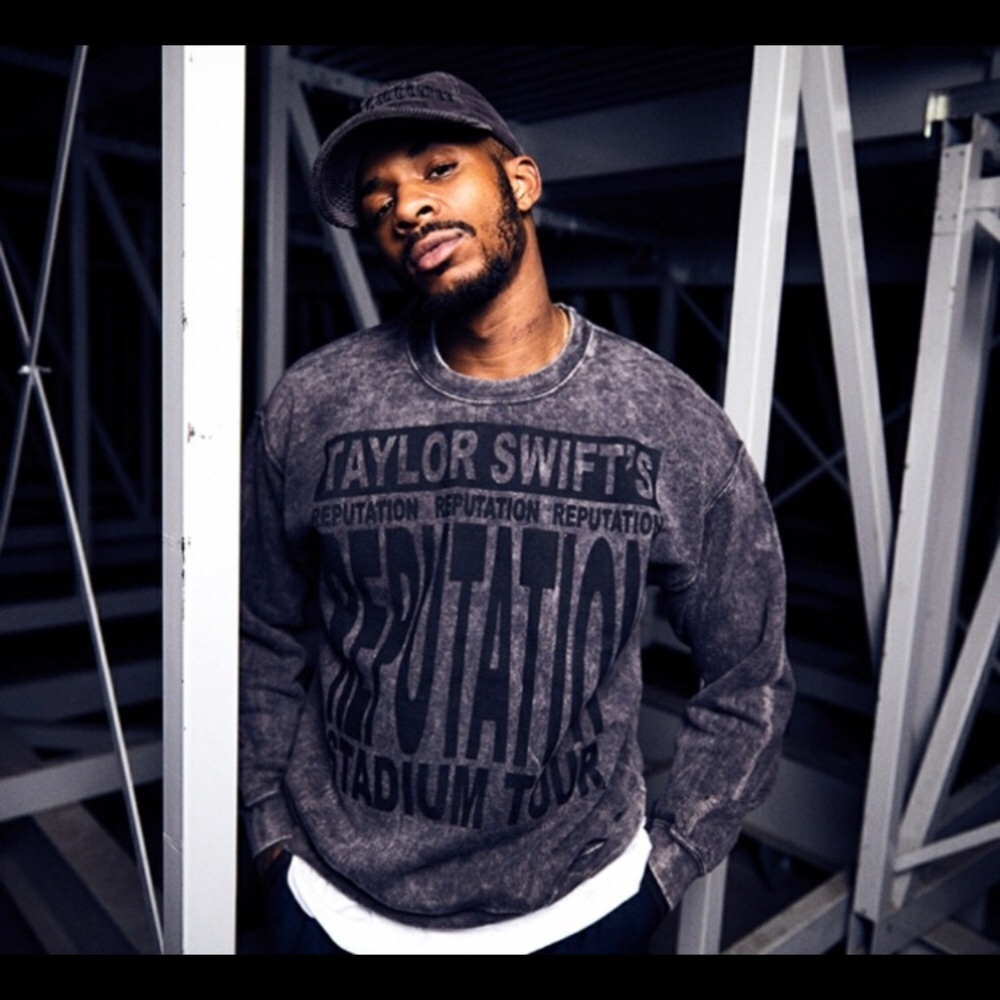 ISO: Taylor Sweatshirt (L)